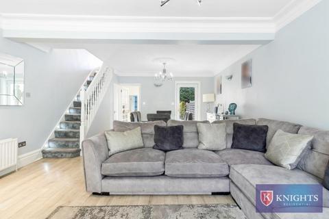 17 Henderson Road, London, N9 7QT