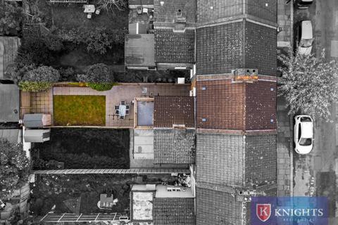 17 Henderson Road, London, N9 7QT