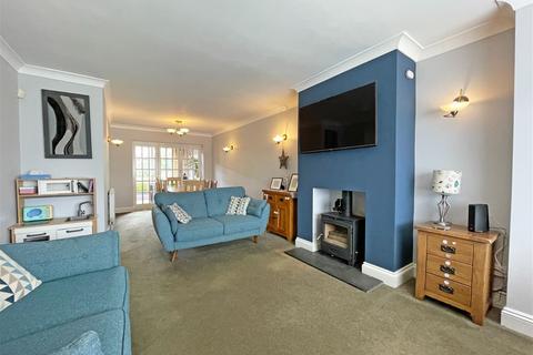 4 bedroom detached house for sale, Prince Rupert Avenue, Desborough, Kettering, Northamptonshire, NN14 2PH