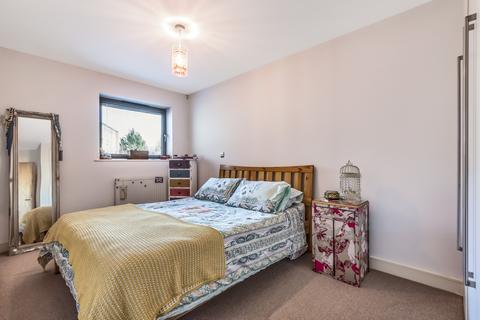 2 bedroom flat to rent, Battersea Park Road Battersea SW11