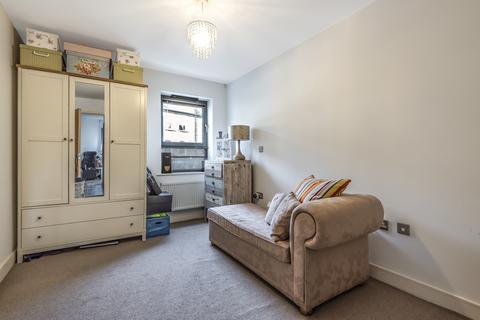 2 bedroom flat to rent, Battersea Park Road Battersea SW11