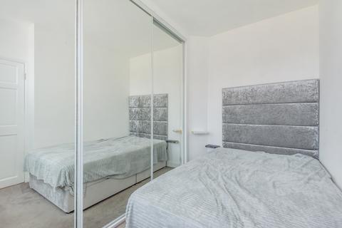 1 bedroom apartment to rent, Hamlet Gardens London W6