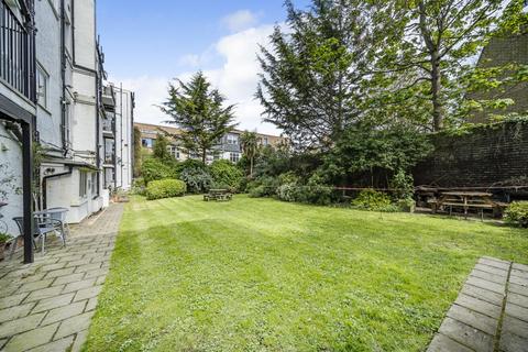 3 bedroom flat for sale, Kings Avenue, Clapham