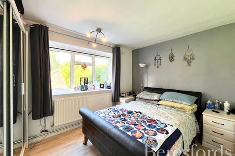 8 Malan Square, Rainham, RM13 7JA