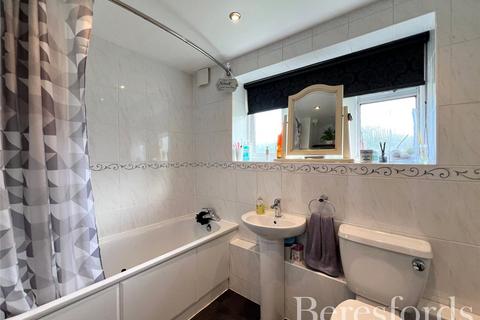 8 Malan Square, Rainham, RM13 7JA