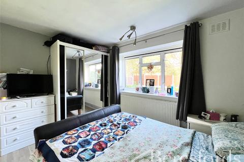 8 Malan Square, Rainham, RM13 7JA