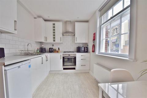 2 bedroom flat to rent, Winchester City Centre