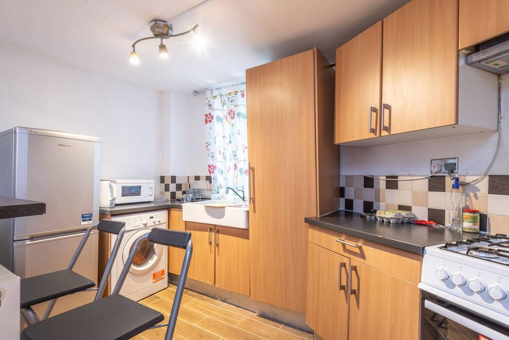 North Gower Street, Euston, London, NW1 2 bed flat to rent £2,700 pcm