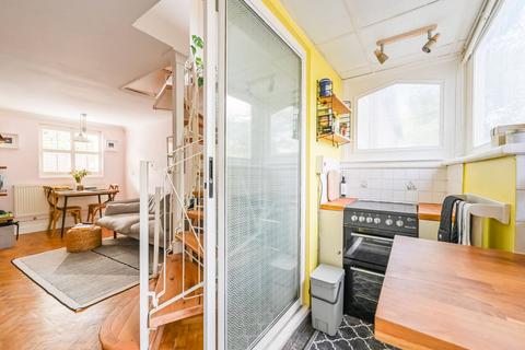 5 Abbots Terrace, London, N8 9DU