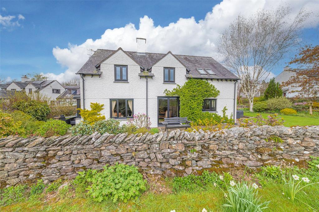 Crosthwaite, Kendal LA8 4 bed detached house - £800,000