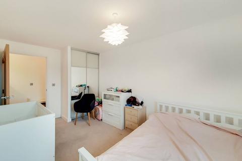 2 bedroom flat to rent, East Street, Elephant and Castle, London, SE17