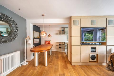 2 bedroom flat to rent, Bassett Road, North Kensington, London, W10