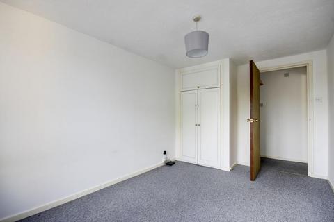 2 bedroom flat to rent, Riverside Close, Hackney, E5