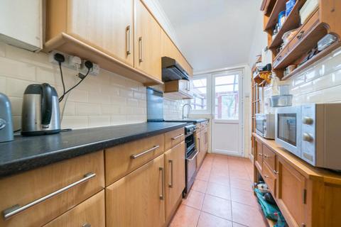 4 bedroom end of terrace house for sale, Gatwick Road, Southfields