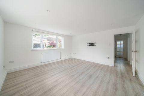 2 bedroom flat to rent, Worcester Park KT4
