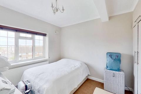 3 bedroom apartment to rent, Grove Road, London SW13