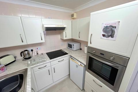 1 bedroom flat for sale, LOVELY RETIREMENT FLAT ON SEA ROAD
