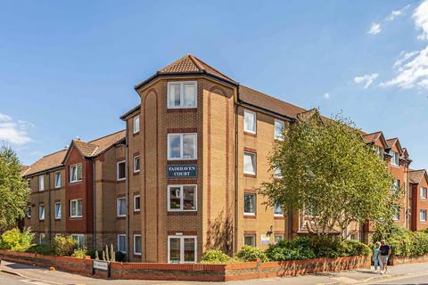 LOVELY RETIREMENT FLAT ON SEA ROAD