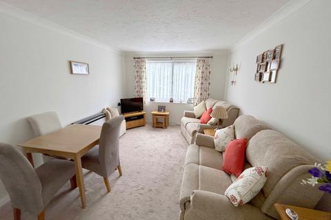 1 bedroom flat for sale, LOVELY RETIREMENT FLAT ON SEA ROAD