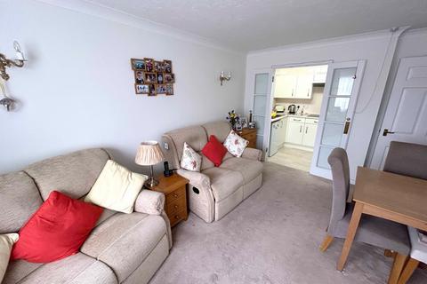 1 bedroom flat for sale, LOVELY RETIREMENT FLAT ON SEA ROAD