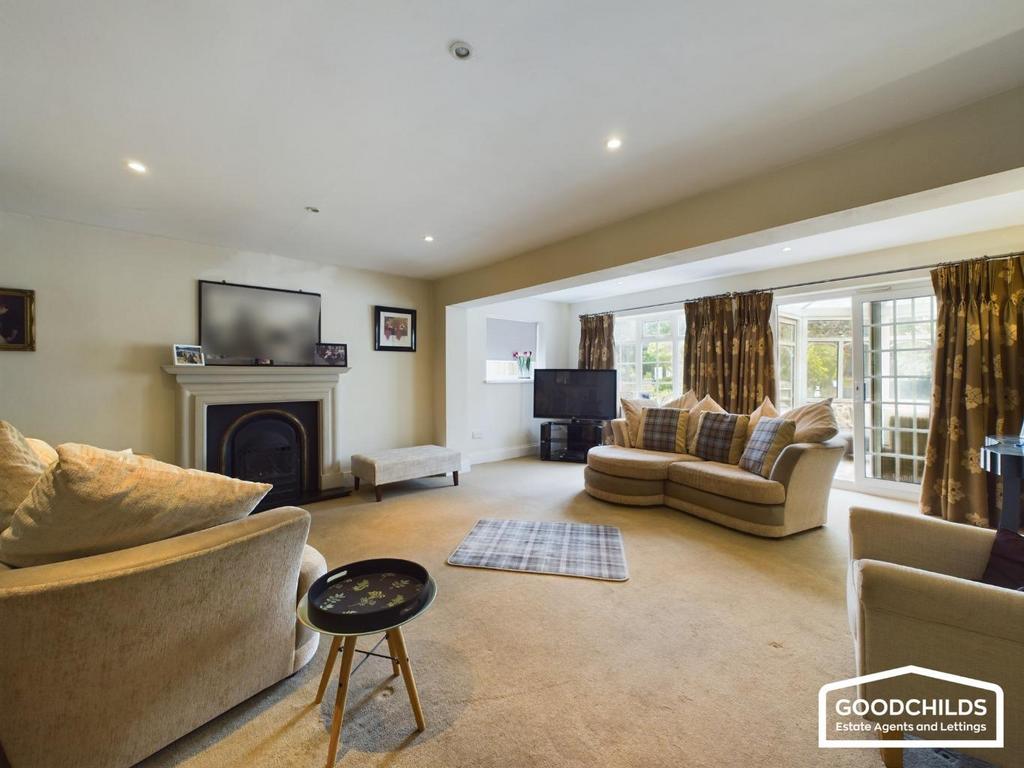 Harden Road, Walsall, WS3 3 bed detached house for sale £255,000
