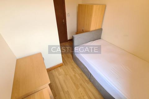 3 bedroom terraced house to rent, Yew Green Road, Huddersfield, West Yorkshire, HD4