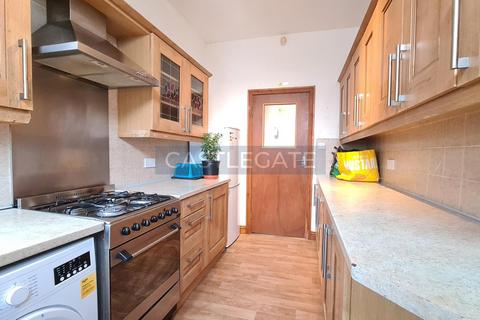 3 bedroom terraced house to rent, Yew Green Road, Huddersfield, West Yorkshire, HD4