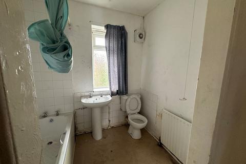 3 bedroom semi-detached house for sale, 29 Dovedale Circle, Ilkeston, Derbyshire, DE7 8SE