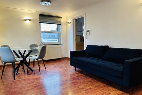 2 bedroom apartment to rent, Blackstock Road