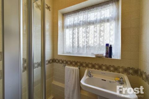33 Oak Way, Feltham, TW14 8AT