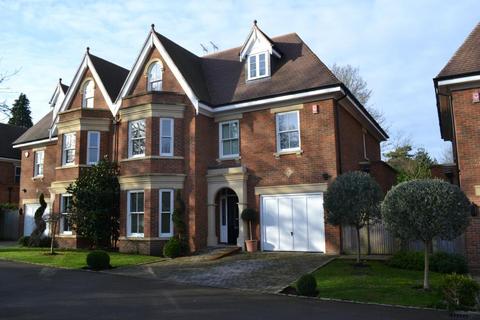 5 bedroom semi-detached house to rent, Selborne Place, Old Avenue, Weybridge, Surrey, KT13 0DU