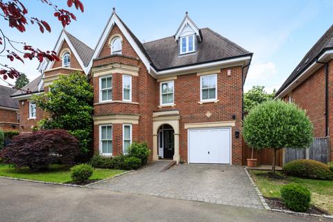 5 bedroom semi-detached house to rent, Selborne Place, Old Avenue, Weybridge, Surrey, KT13 0DU