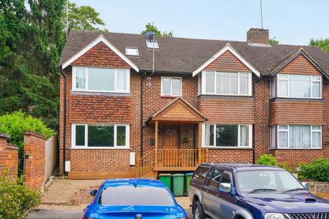 1 bedroom in a house share to rent, Lonsdale Road, Weybridge, Surrey, KT13 0TQ