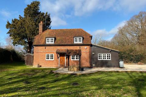 2 bedroom detached house to rent, Hatch Lane, Ockham, Surrey, KT11 1NA