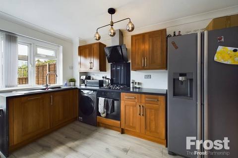 7 Falcon Way, Sunbury-on-thames, TW16 6JN