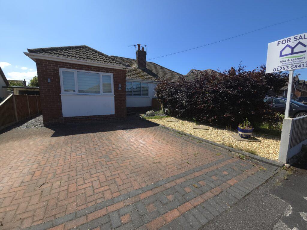 Coniston Avenue, Knott End on Sea FY6 3 bed semidetached bungalow for