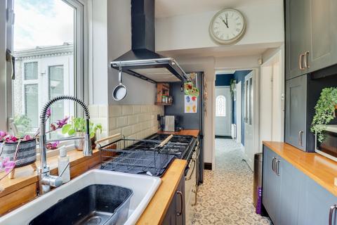 4 bedroom end of terrace house for sale, Petrie Street, Rodley, Leeds, West Yorkshire, LS13
