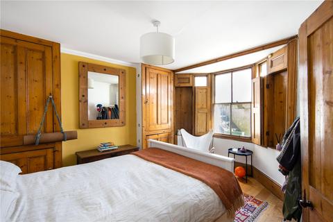 9a Tomlins Grove, London, E3 4NX
