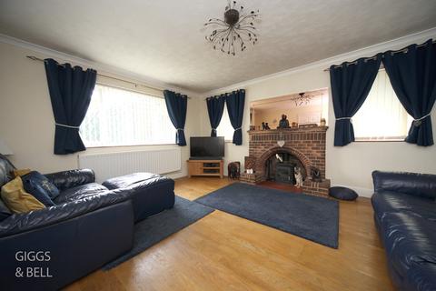 3 bedroom detached house for sale, Ashcroft Road, Luton, Bedfordshire, LU2