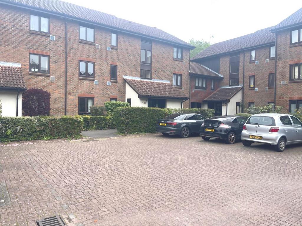 Braybourne Drive, Isleworth 2 bed flat - £1,500 pcm (£346 pw)