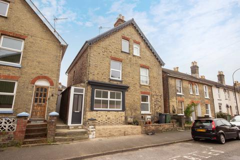 4 bedroom semi-detached house to rent, Clarence Road, East Cowes