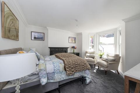 2 bedroom flat for sale, Crebor Street, London, SE22