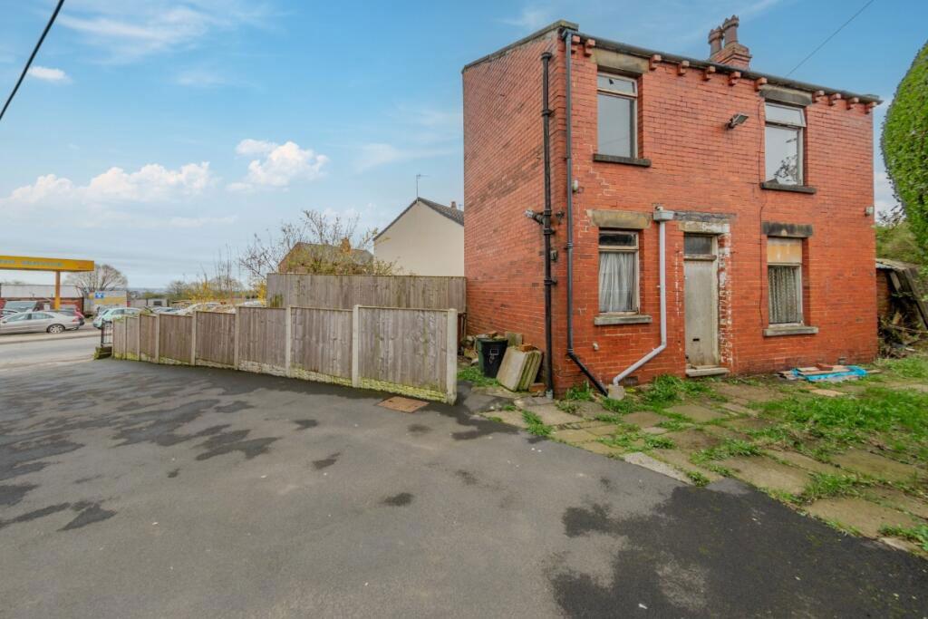 Wakefield Road, Drighlington... 1 bed detached house for sale £80,000