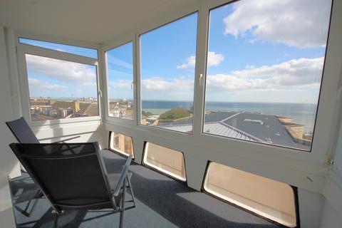 2 bedroom flat to rent, West Cliff Road, West Cliff, Bournemouth