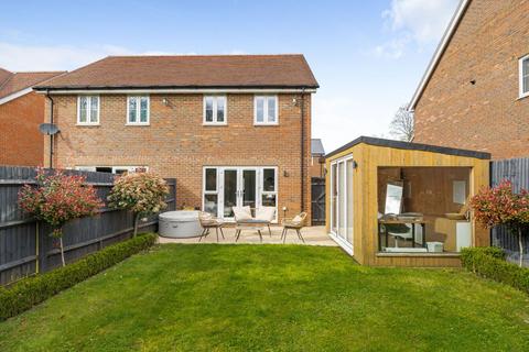 20 Bowling Lane, Billingshurst, RH14 9FT