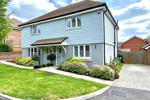 2 bedroom semi-detached house for sale, Great Meadow, Billingshurst RH14