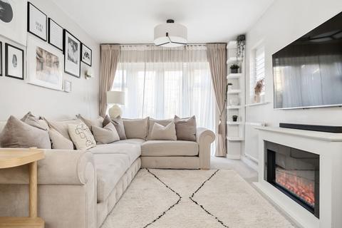 4 Barnfield, Billingshurst, RH14 9ZT