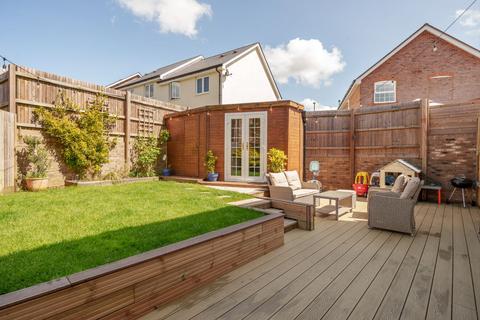 4 Barnfield, Billingshurst, RH14 9ZT