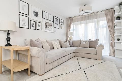 4 Barnfield, Billingshurst, RH14 9ZT