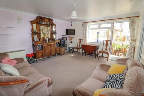 2 bedroom flat for sale, Seafront, Hayling Island